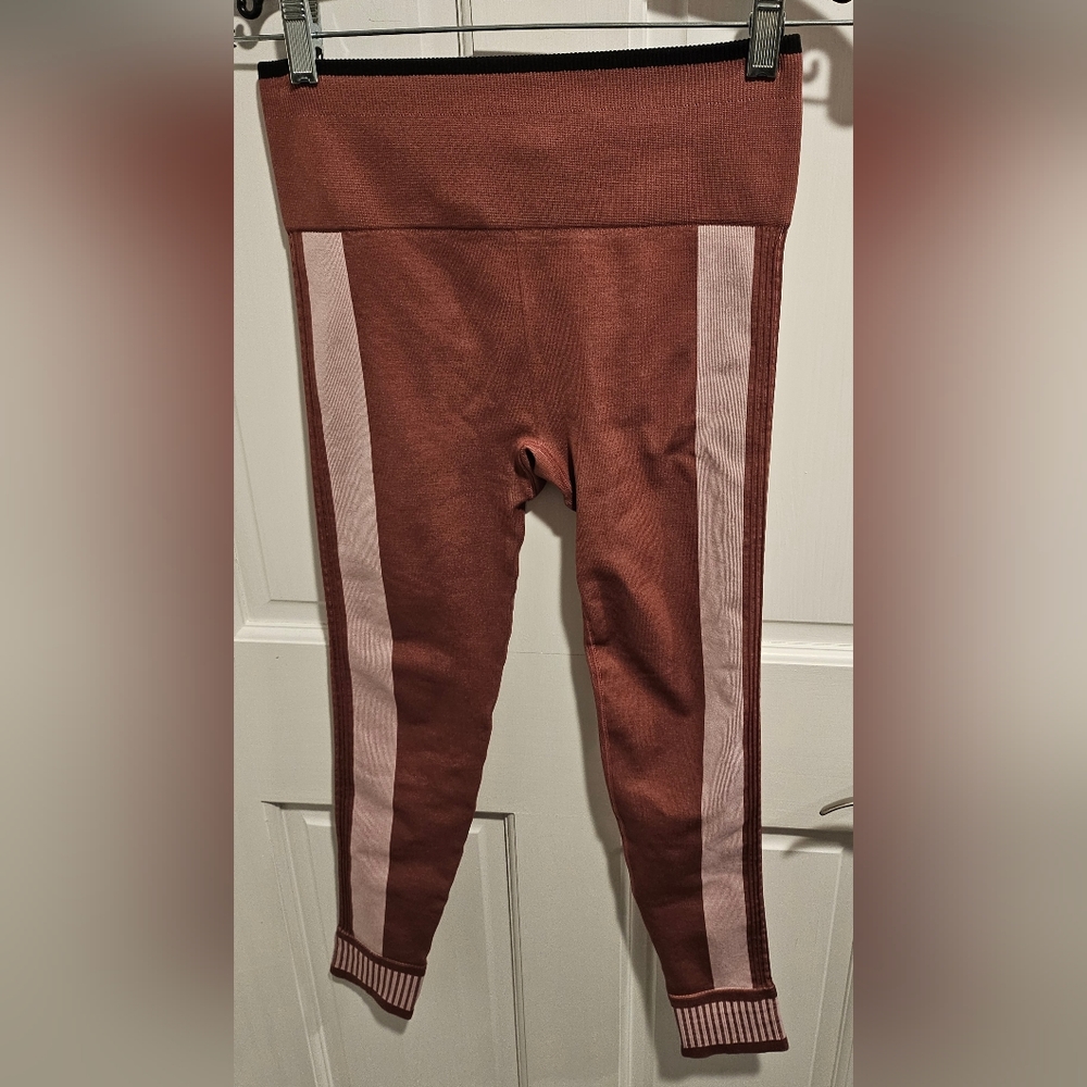 Fabletics    leggings  Size  S